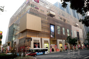 廣州太陽百貨室內P4全彩LED顯示屏精彩完工,震撼全城